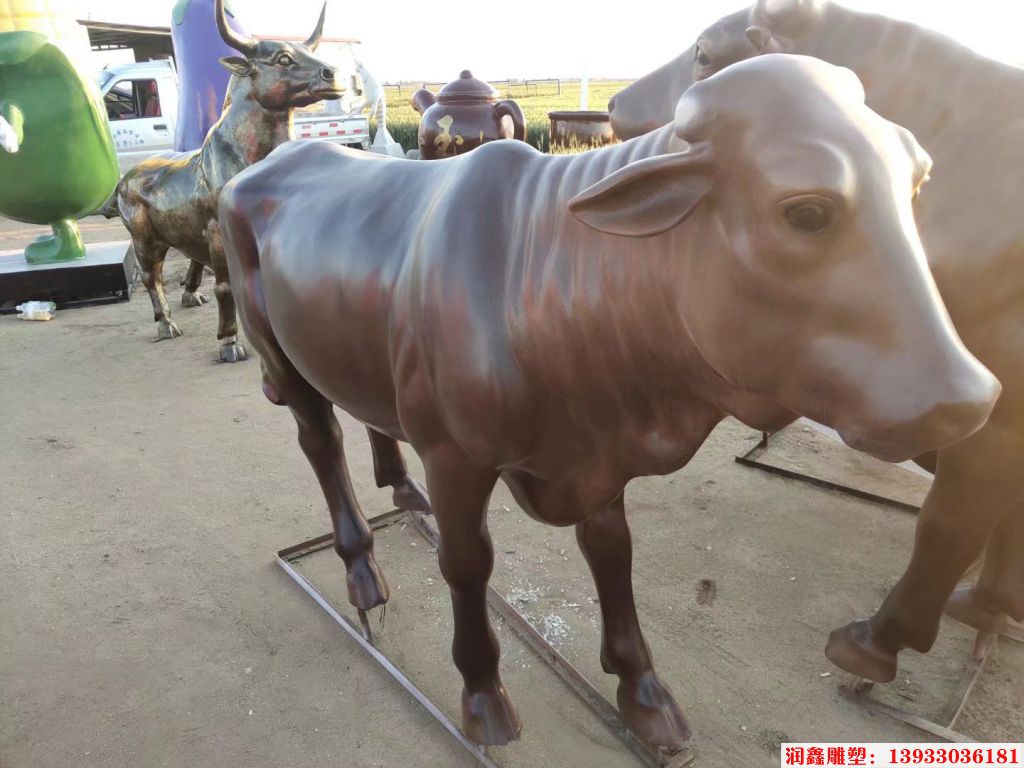 玻璃钢黄牛雕塑 甘肃黄牛雕塑案例分享