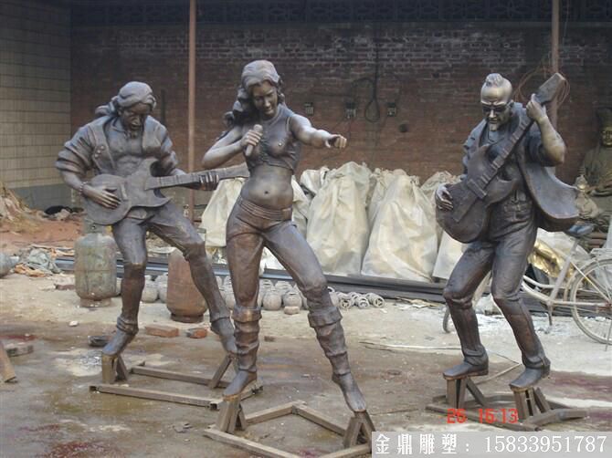 广场跳舞人铜雕塑